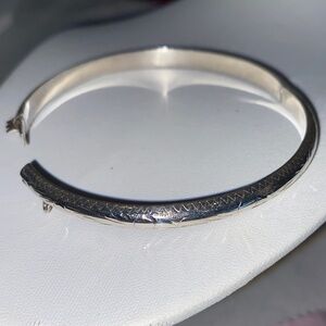 Vintage Sterling Silver 925 Engraved Thin Hinged Bangle Bracelet 7 1/4'' X 3/8''